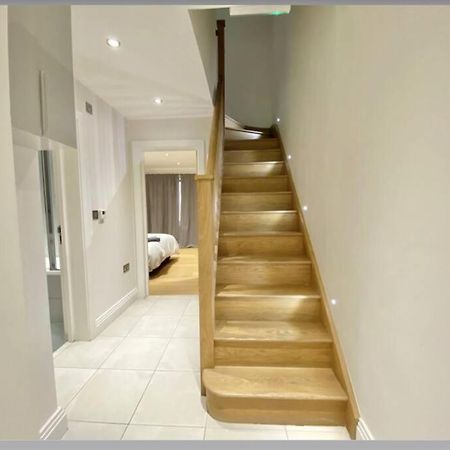 Luxury 4-Bed Apartment With Balcony & Garden, Near Emirates Stadium, 15 Mins To Central London Exterior photo