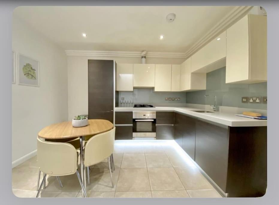 Luxury 4-Bed Apartment With Balcony & Garden, Near Emirates Stadium, 15 Mins To Central London Exterior photo
