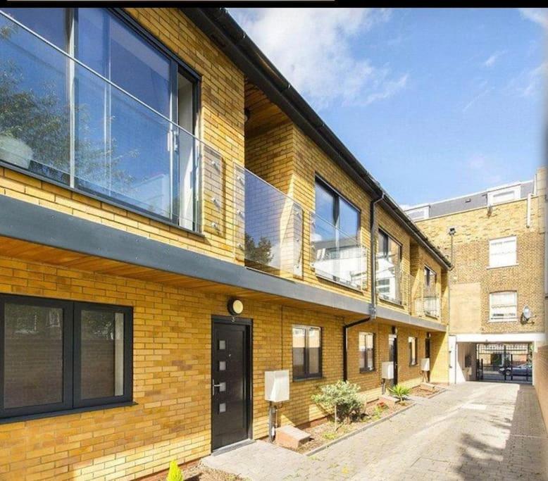 Luxury 4-Bed Apartment With Balcony & Garden, Near Emirates Stadium, 15 Mins To Central London Exterior photo