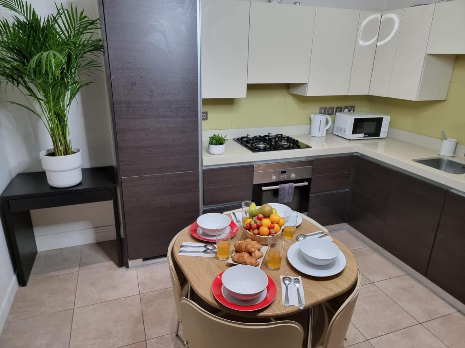 Luxury 4-Bed Apartment With Balcony & Garden, Near Emirates Stadium, 15 Mins To Central London Exterior photo